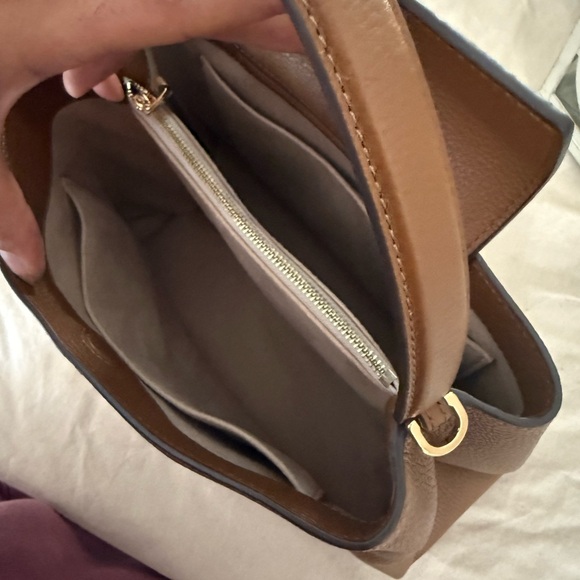 868+! New Tory Burch Britten in moose Leather Satchel and Britten cardholder - Picture 12 of 16